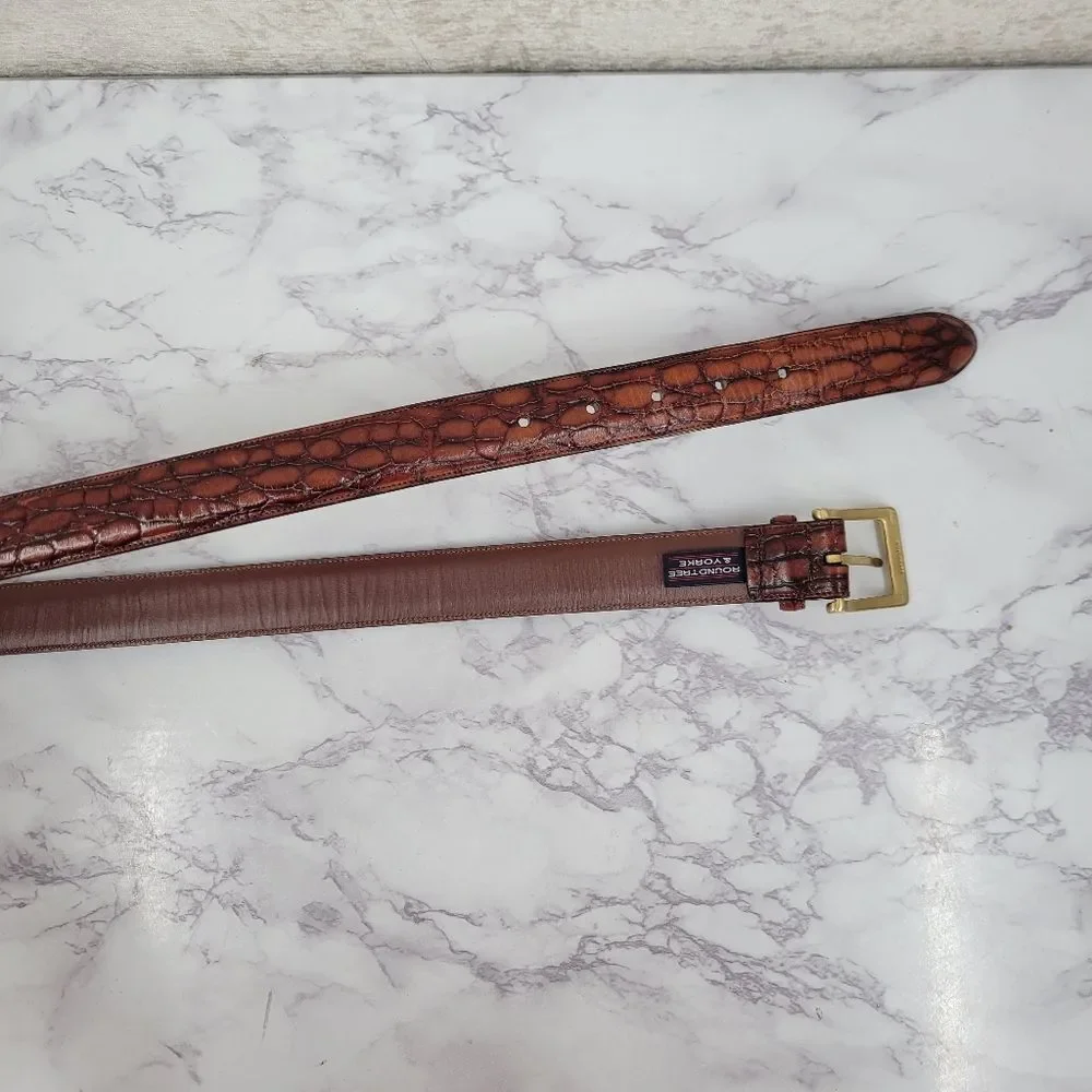 Roundtree & Yorke Brown Leather Croc Embossed Belt with Gold Toned Brass Buckle